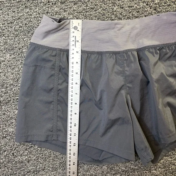 Lululemon Women’s Running Shorts Gray Size 6 Zipper Pocket - Picture 8 of 9